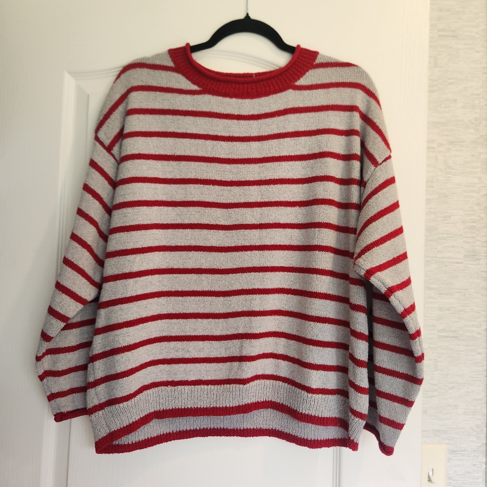 Eesome Womens Red and Gray Knit Sweater Size S/M Euc